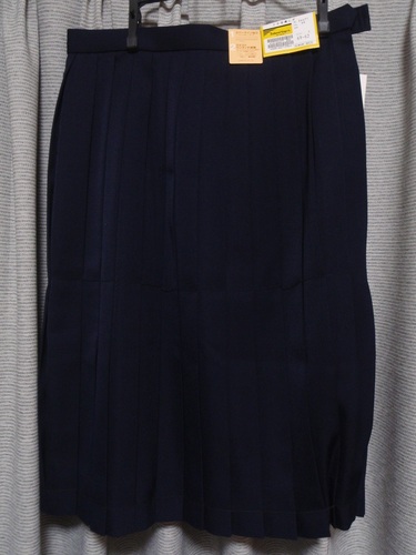 [不明] スクールタイガー 女子用制服 28本プリーツスカート 濃紺 W69L62 新品タグ付き
