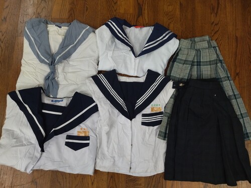 宮崎県 宮崎中学校セーラー服を含めた4枚・学校名不明チェックスカート2枚　　計6枚　【A071】