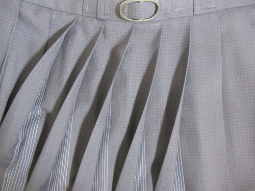 熊本県 9441　350　阿蘇中央高校 夏スカート 紺＋黒+グレー チェック+ストライプ