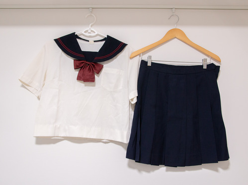 東京都 大きいサイズ　瀧野川女子高校　旧型　夏制服　セーラー服・指定スカート・リボン３点セット