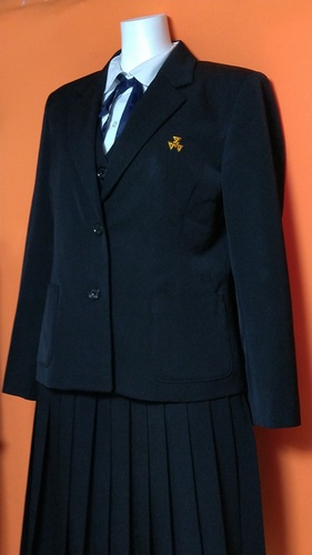 高知県 高知小津高等学校 黒制服 ブレザー スカート ブラウス ベスト 紐タイ セット。