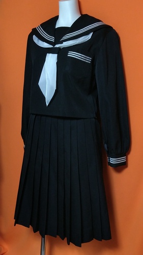 [不明] 女子制服 黒セーラー スカート スカーフ 不明冬服 セット。