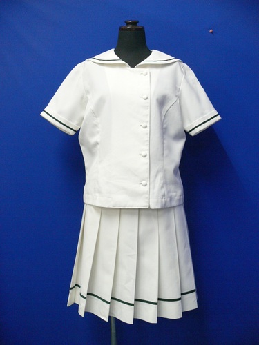 三重県 セントヨゼフ女子学園　純白のスカートが特徴の夏服セット