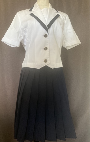 広島県 安田女子高等学校　夏服　（スカートは指定外品）
