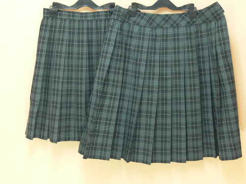 [不明] ｓ290　●●グリーン系チェック柄　緑色系格子柄　プリーツスカート　2枚セット
