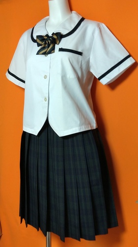 熊本県 女子制服 ブラウス 肩紐付きスカート 不明夏服。