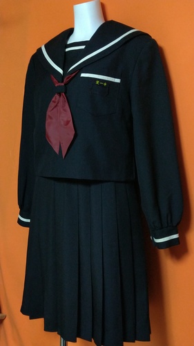 熊本県 荒尾第一中学校 ヒロミチナカノ黒セーラー。ジャンパースカート スカーフ 冬服。