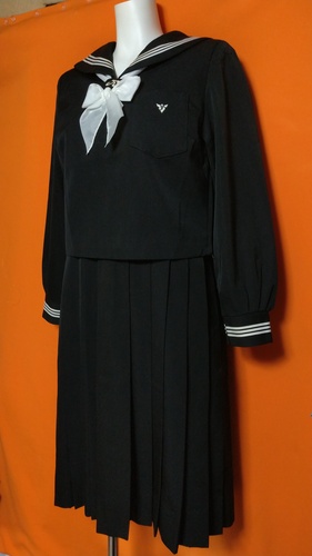 高知県 鏡野中学校 黒セーラー ジャンパースカート スカーフ 冬服。