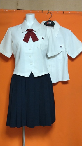 熊本県 熊本商業高等学校 制服 ブラウス ハイウエスト吊り紐付きスカート ブラウス 夏服。