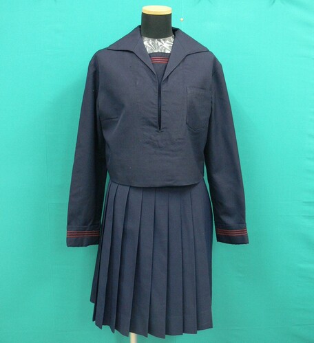 熊本県 #6367　《ルーテル学院中学・高校》ユニークな襟の冬セーラー