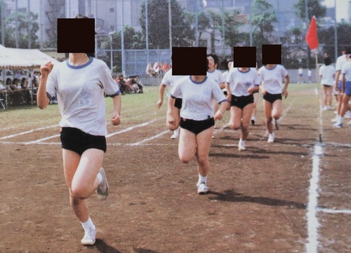  1984�N �����s �����旧 ��l���w�Z ���ƃA���o��