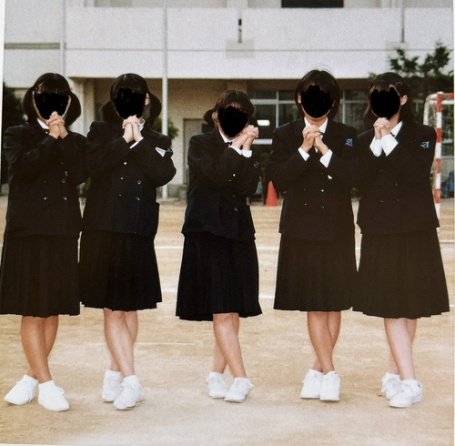 ���Ɍ� 1998�N �ɒO�s�� �r�q���w�Z ���ƃA���o�� ���A�� ���ƋL�O