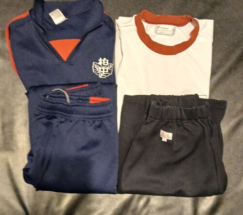 ��t�� ���s�������w�Z�Z�̓[�b�P���W���[�W�㉺L&LL�T�C�Y4�_�B