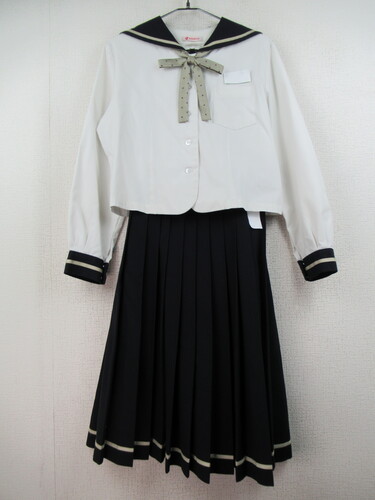 [�s��] 9399�@670�@���ԃZ�[���[�㉺�Z�b�g KANKO ���� �x�[�W�����{���t �O�{�^��