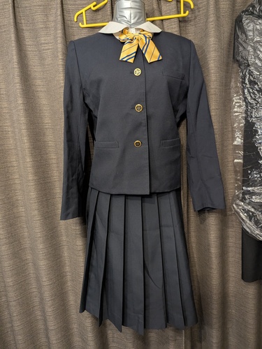 �É��� �x�m�s���g����ꒆ�����f���A�@�C�[�g���A�ē~�X�J�[�g�A�u���E�X2��