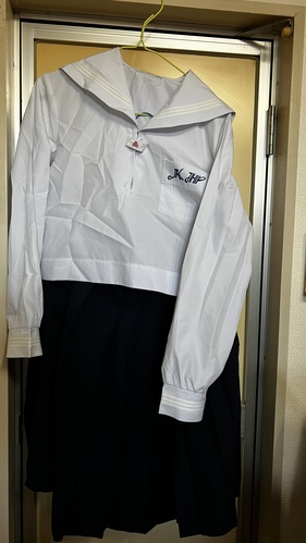 [�s��] �s���@���Z�[���[�ƉăX�J�[�g�@�s���T�C�Y