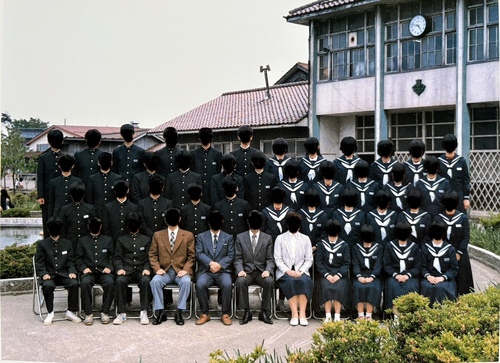 �V���� 1982�N ��z�s�� ���]�Ò��w�Z ���ƃA���o��