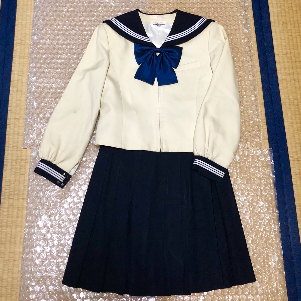 福岡県 博多女子高校の冬服 165A 前開きの旧制服