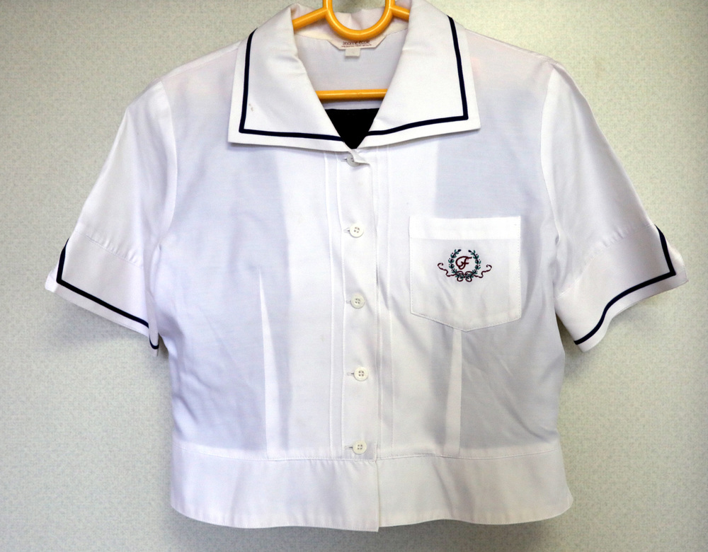 制服市場 熊本県 熊本フェイス学院高等学校 夏服上下セット サイズM 美品