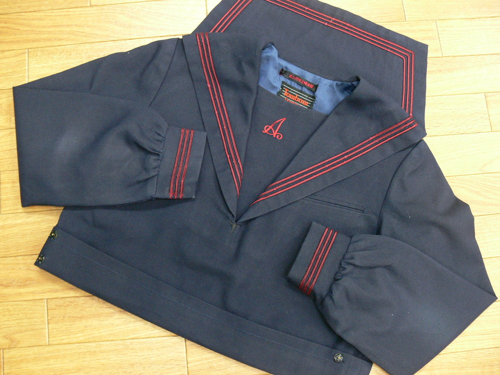 制服市場 福岡県 5084 《北九州市立 足立中学校》赤3本ラインの冬セーラー サイズ8