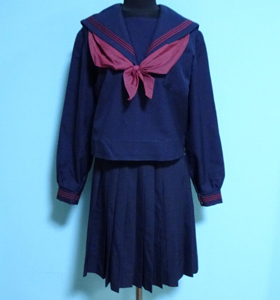 制服市場 奈良県 10128☆葛城市立 新庄中学校☆赤3本ラインの冬セーラー 三角スカーフ付