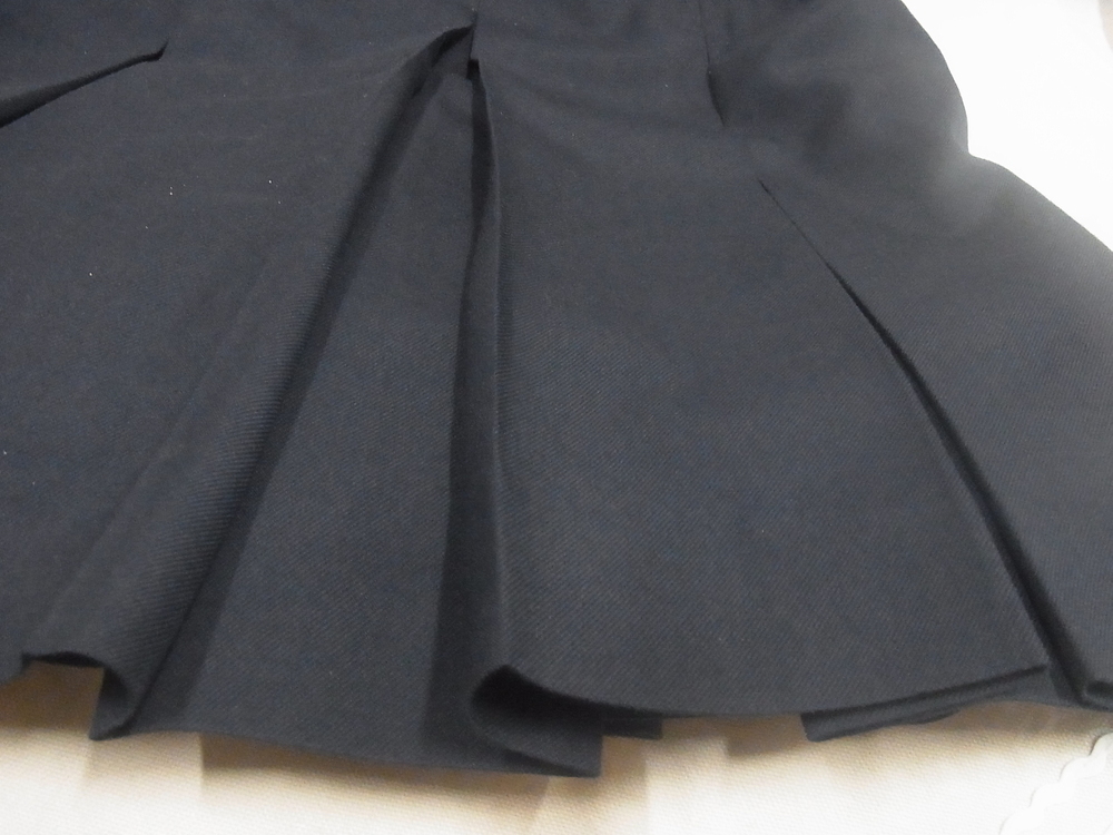 制服市場 - [不明] ミッシェルクラン 紺色ボックスプリーツスカート 裏地付き ウエストサイズ表記63
