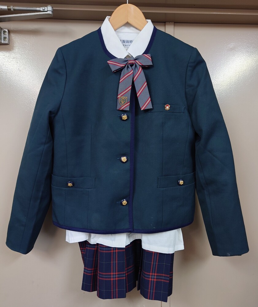 大阪府 大阪桐蔭中学校 女子制服冬服夏服セット 校章バッチ付き