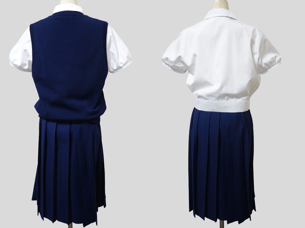 472 帝塚山学院泉ヶ丘高校 美品（大きいサイズ）夏服上下・指定ニットベスト LL W85