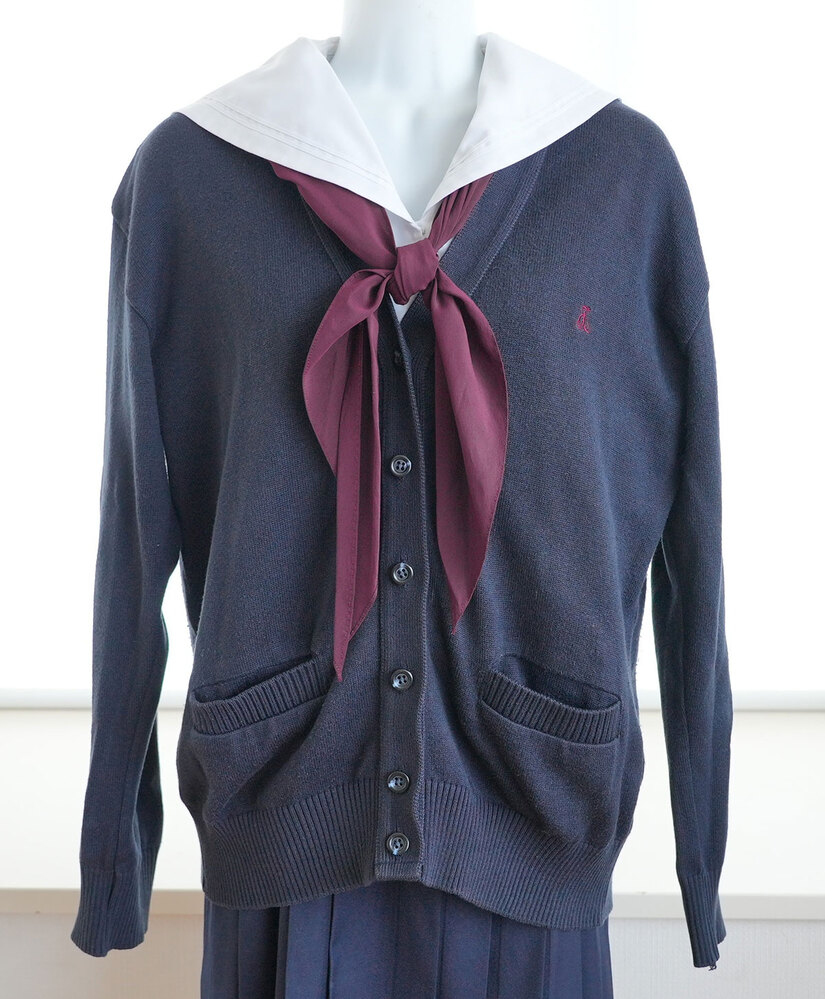 新品未使用　東洋英和女学院　校名イニシャル入り　セーラー服用カーディガン！！ 新品未使用 東洋英和女学院 校名イニシャル入り セーラー服用